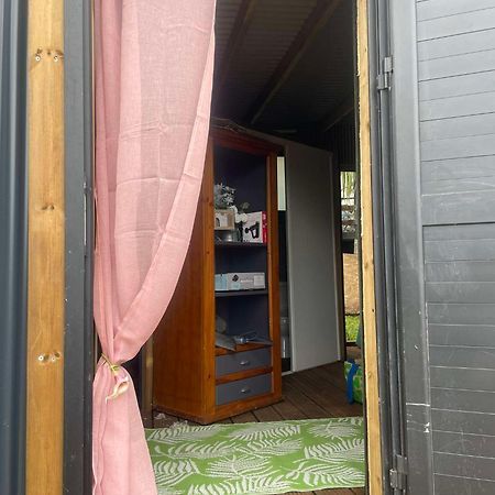 Charmant Chalet Avec Jacuzzi, L'Ile O Vert แซงต์ฟิลิป ภายนอก รูปภาพ