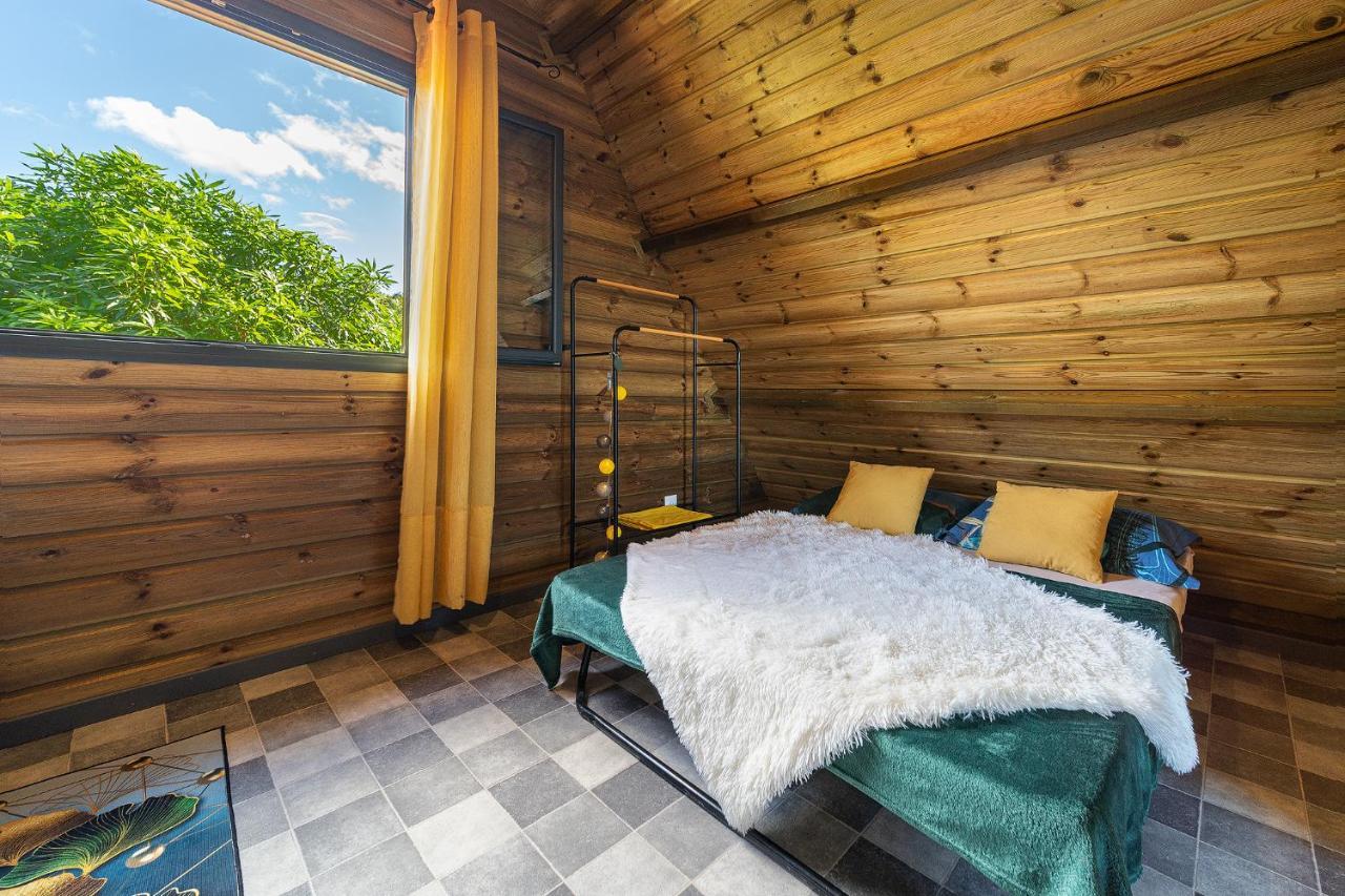Charmant Chalet Avec Jacuzzi, L'Ile O Vert แซงต์ฟิลิป ภายนอก รูปภาพ