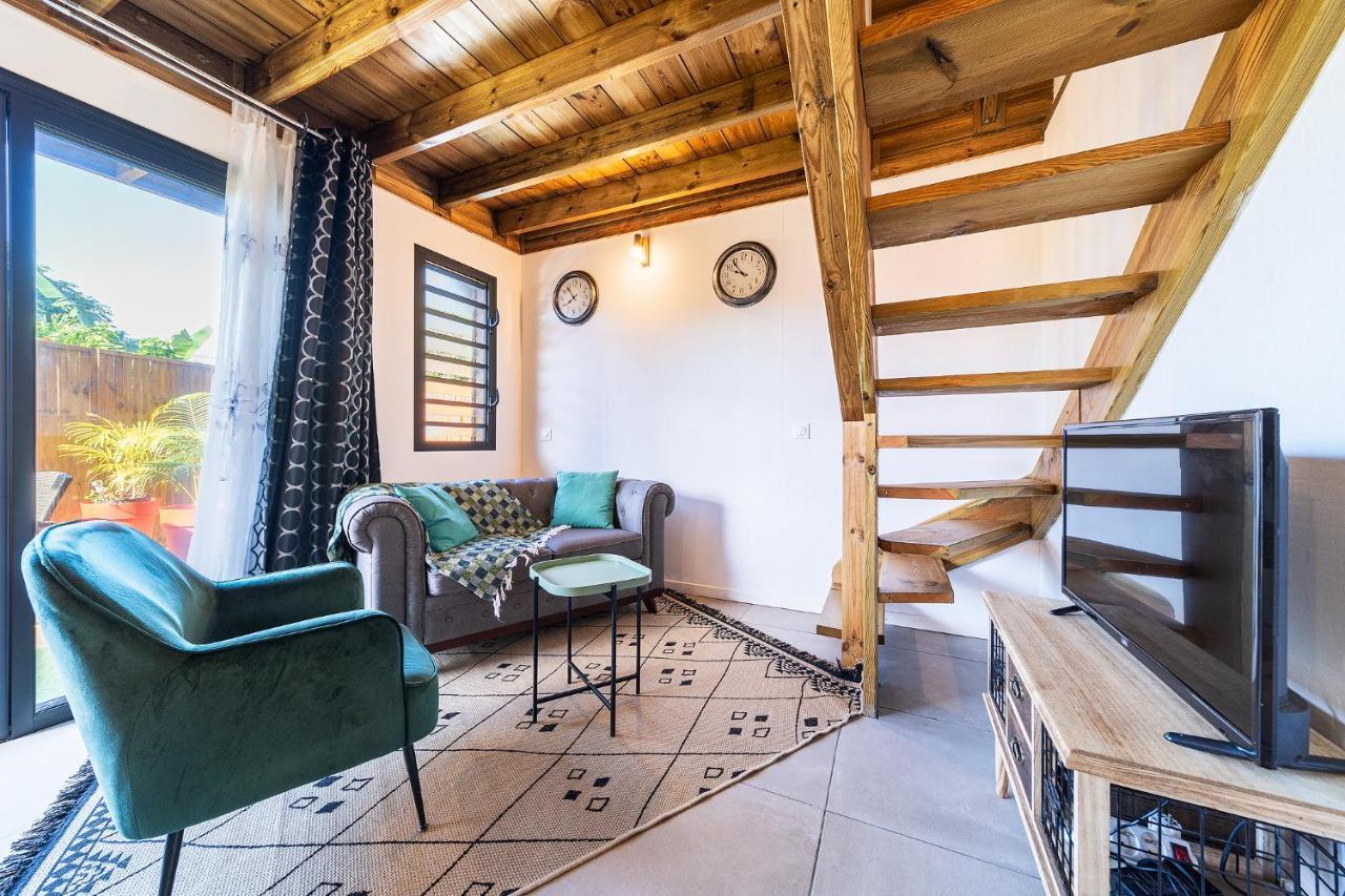 Charmant Chalet Avec Jacuzzi, L'Ile O Vert แซงต์ฟิลิป ภายนอก รูปภาพ
