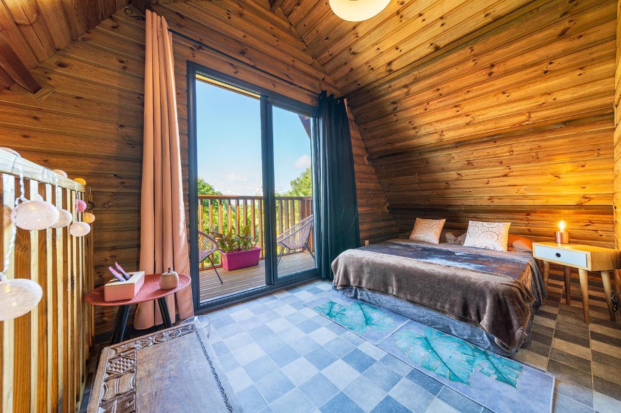 Charmant Chalet Avec Jacuzzi, L'Ile O Vert แซงต์ฟิลิป ภายนอก รูปภาพ