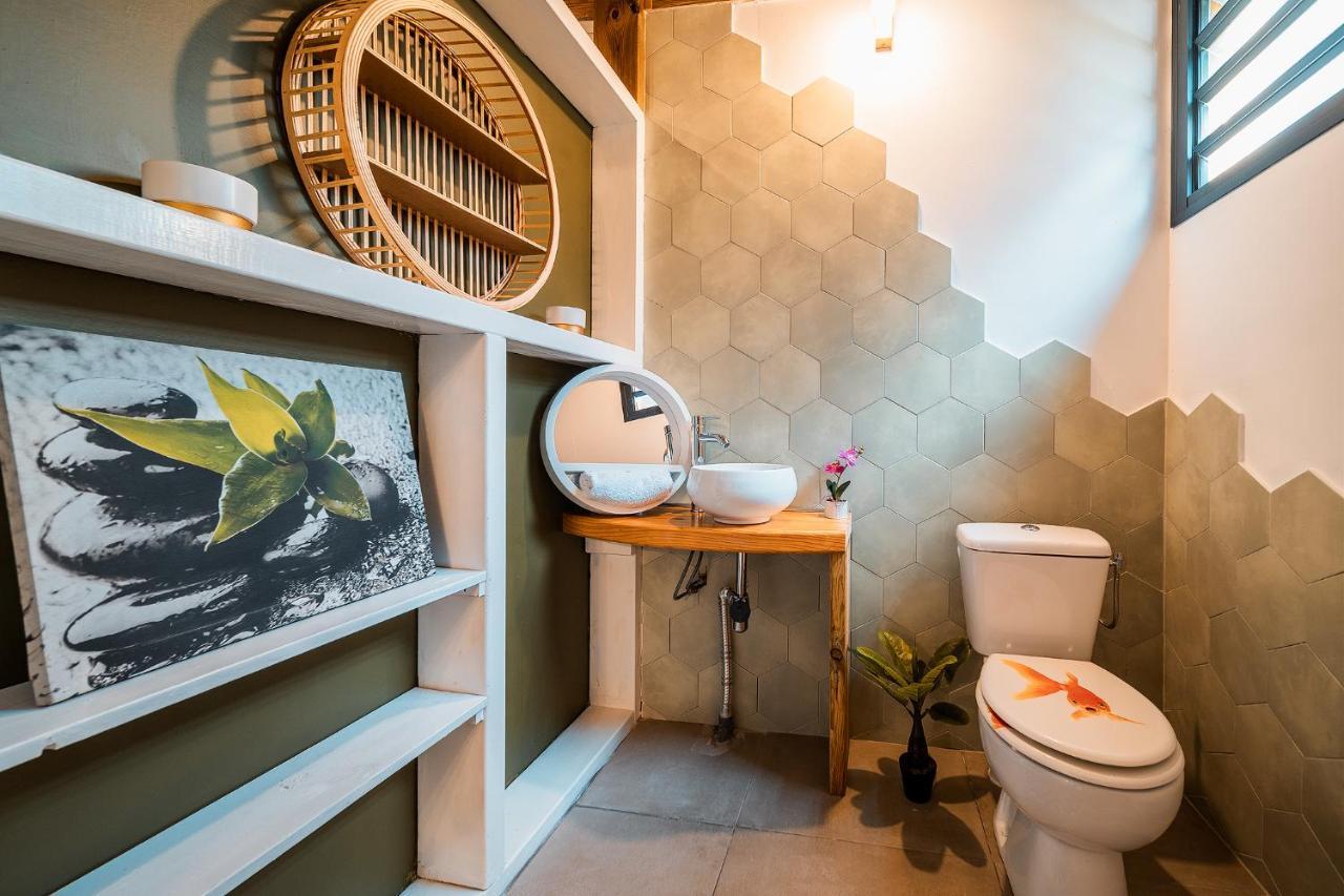 Charmant Chalet Avec Jacuzzi, L'Ile O Vert แซงต์ฟิลิป ภายนอก รูปภาพ
