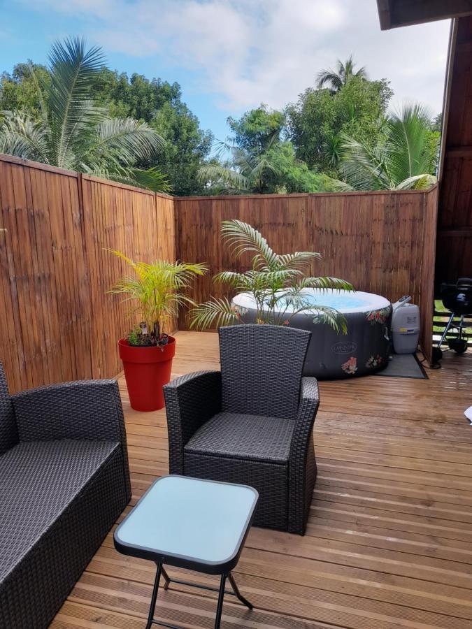 Charmant Chalet Avec Jacuzzi, L'Ile O Vert แซงต์ฟิลิป ภายนอก รูปภาพ