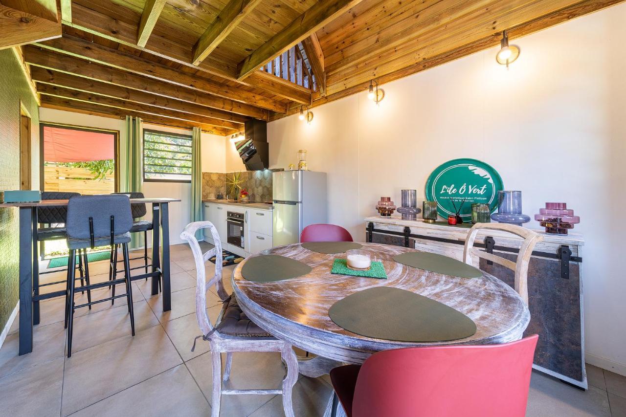 Charmant Chalet Avec Jacuzzi, L'Ile O Vert แซงต์ฟิลิป ภายนอก รูปภาพ