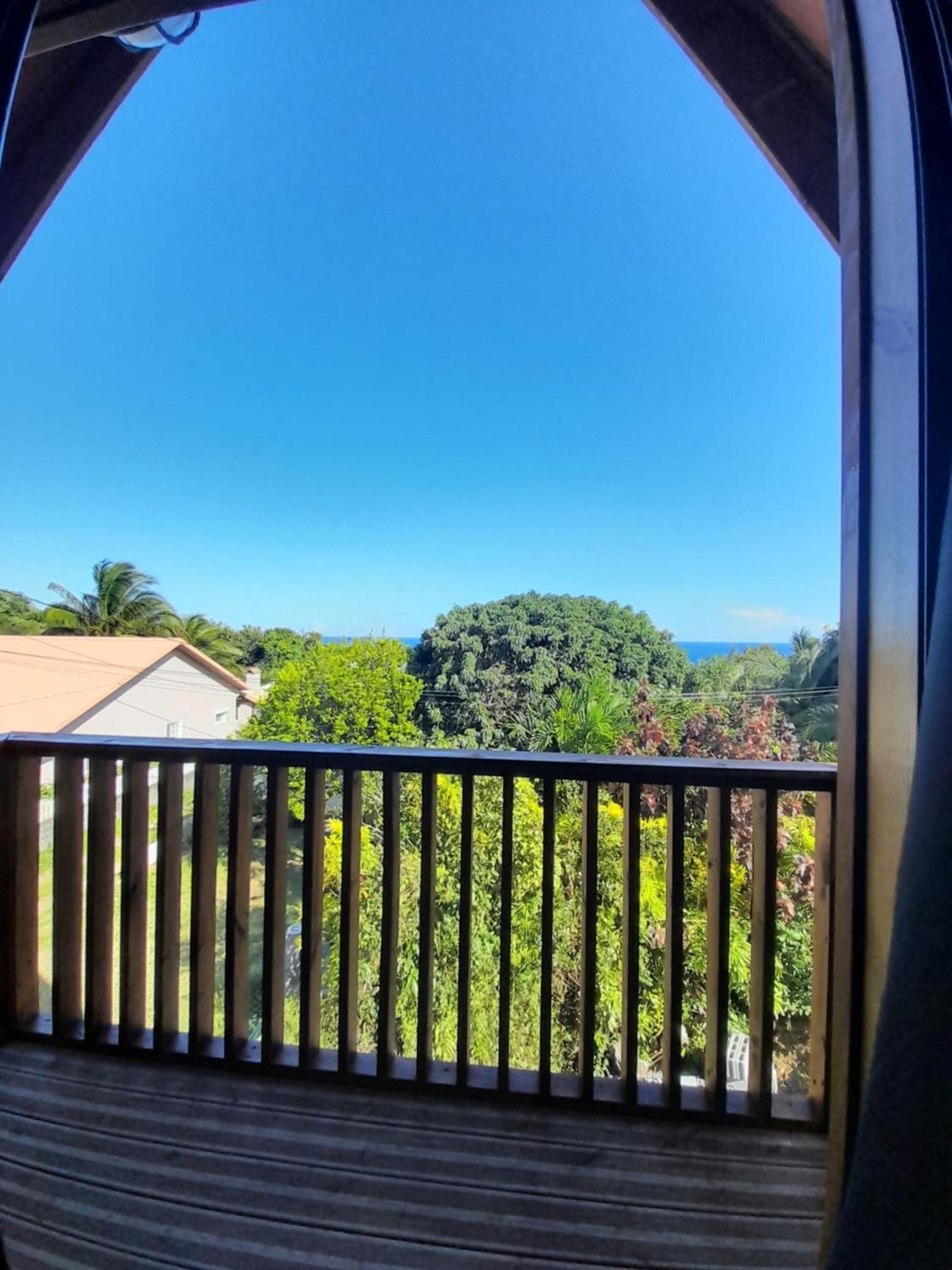 Charmant Chalet Avec Jacuzzi, L'Ile O Vert แซงต์ฟิลิป ภายนอก รูปภาพ