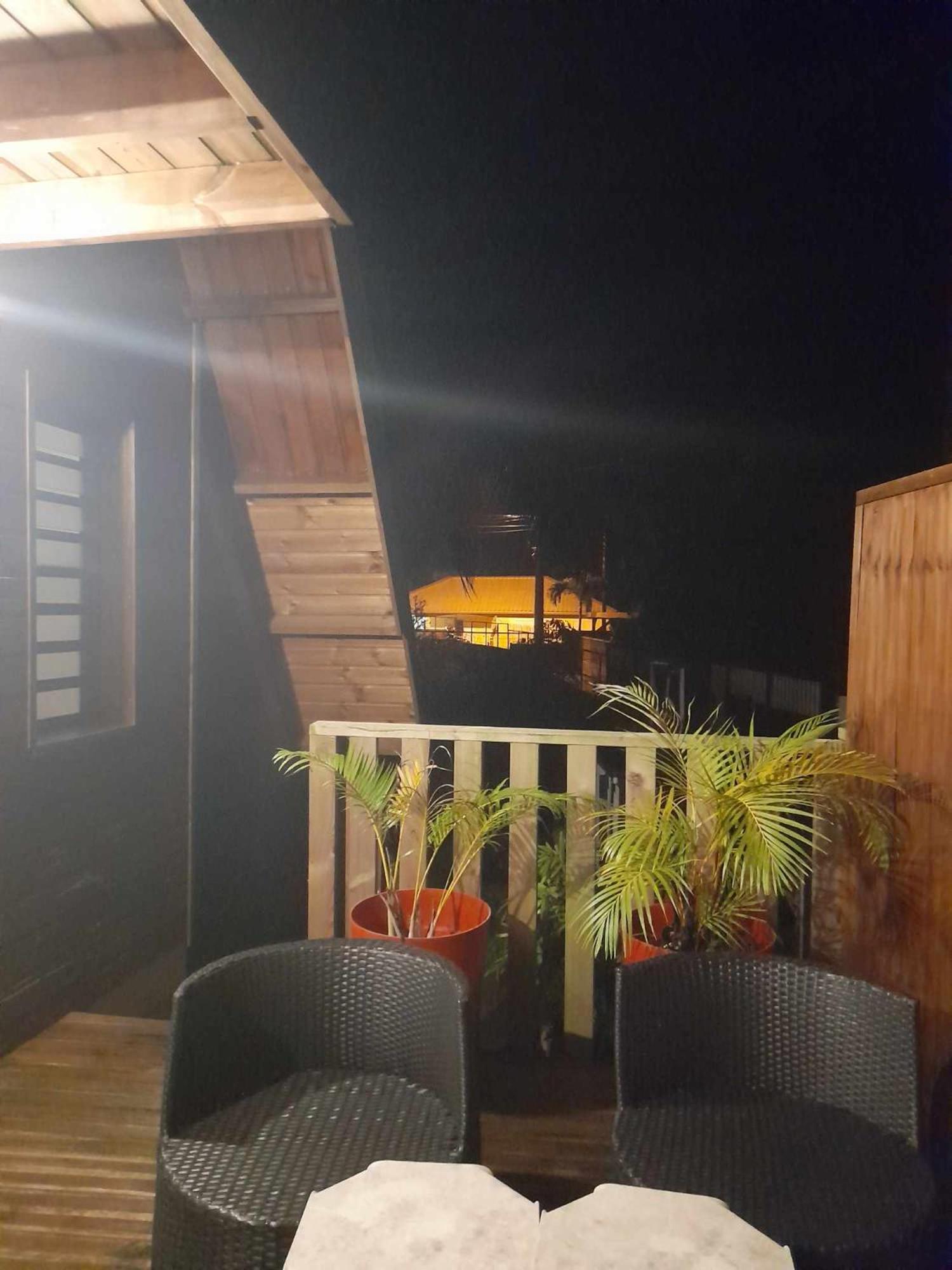 Charmant Chalet Avec Jacuzzi, L'Ile O Vert แซงต์ฟิลิป ภายนอก รูปภาพ