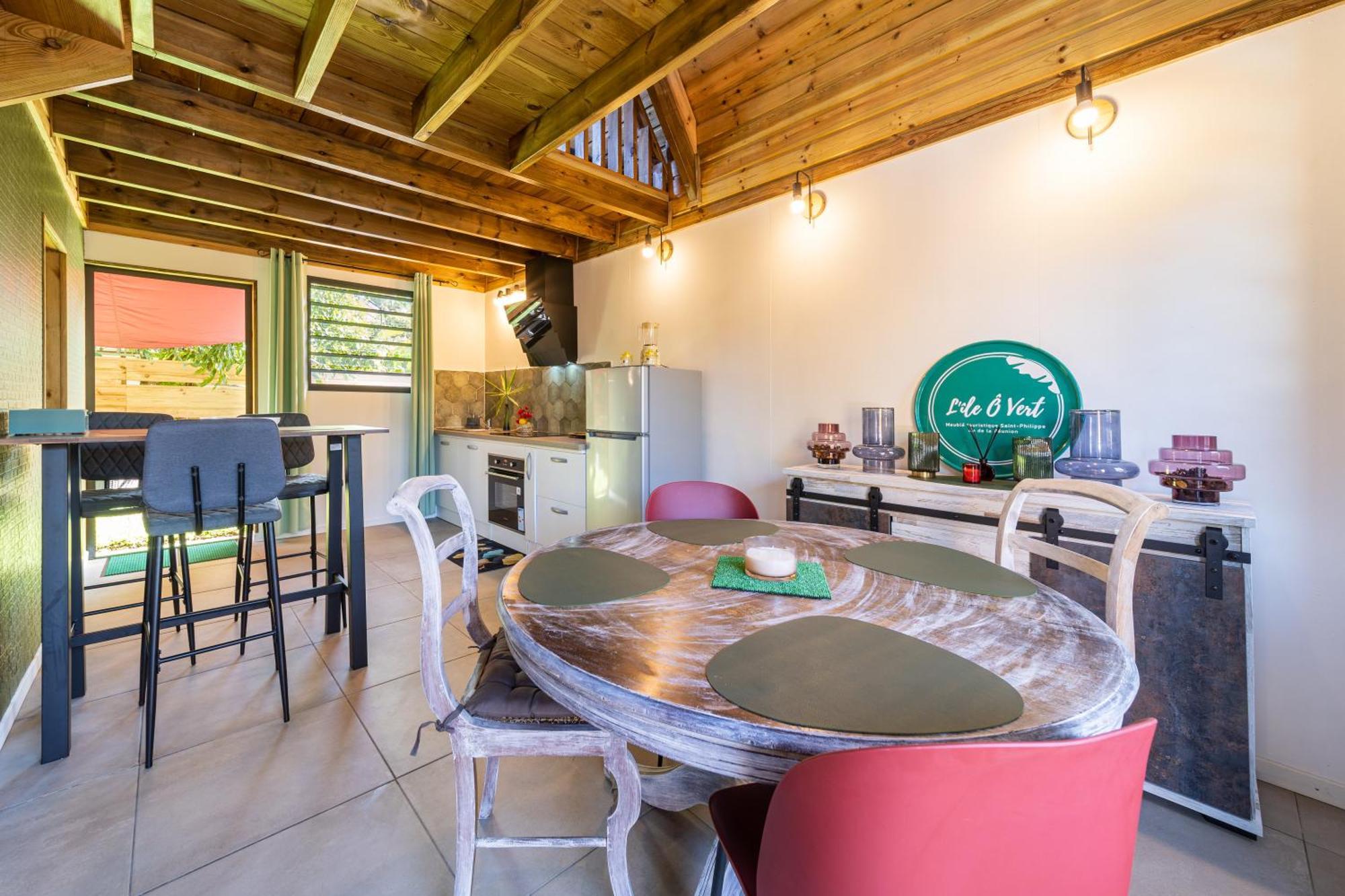 Charmant Chalet Avec Jacuzzi, L'Ile O Vert แซงต์ฟิลิป ภายนอก รูปภาพ