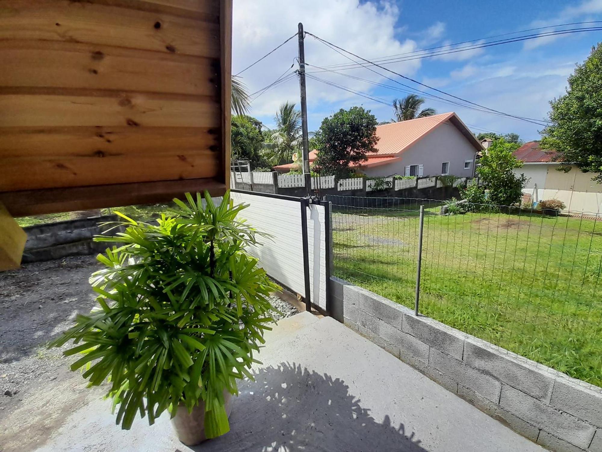 Charmant Chalet Avec Jacuzzi, L'Ile O Vert แซงต์ฟิลิป ภายนอก รูปภาพ