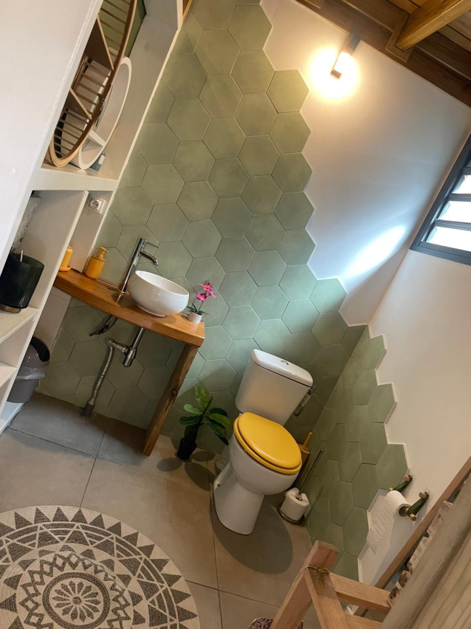 Charmant Chalet Avec Jacuzzi, L'Ile O Vert แซงต์ฟิลิป ภายนอก รูปภาพ