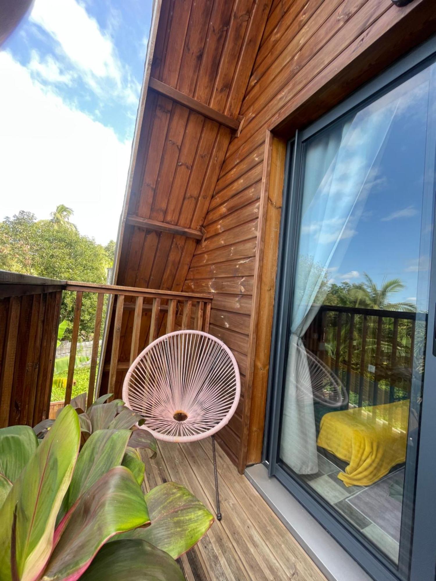 Charmant Chalet Avec Jacuzzi, L'Ile O Vert แซงต์ฟิลิป ภายนอก รูปภาพ