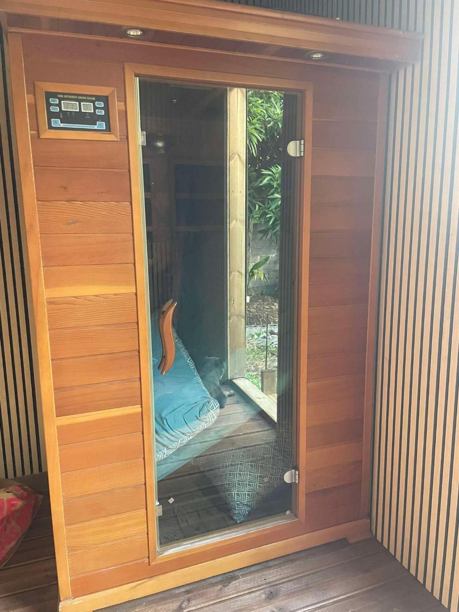 Charmant Chalet Avec Jacuzzi, L'Ile O Vert แซงต์ฟิลิป ภายนอก รูปภาพ