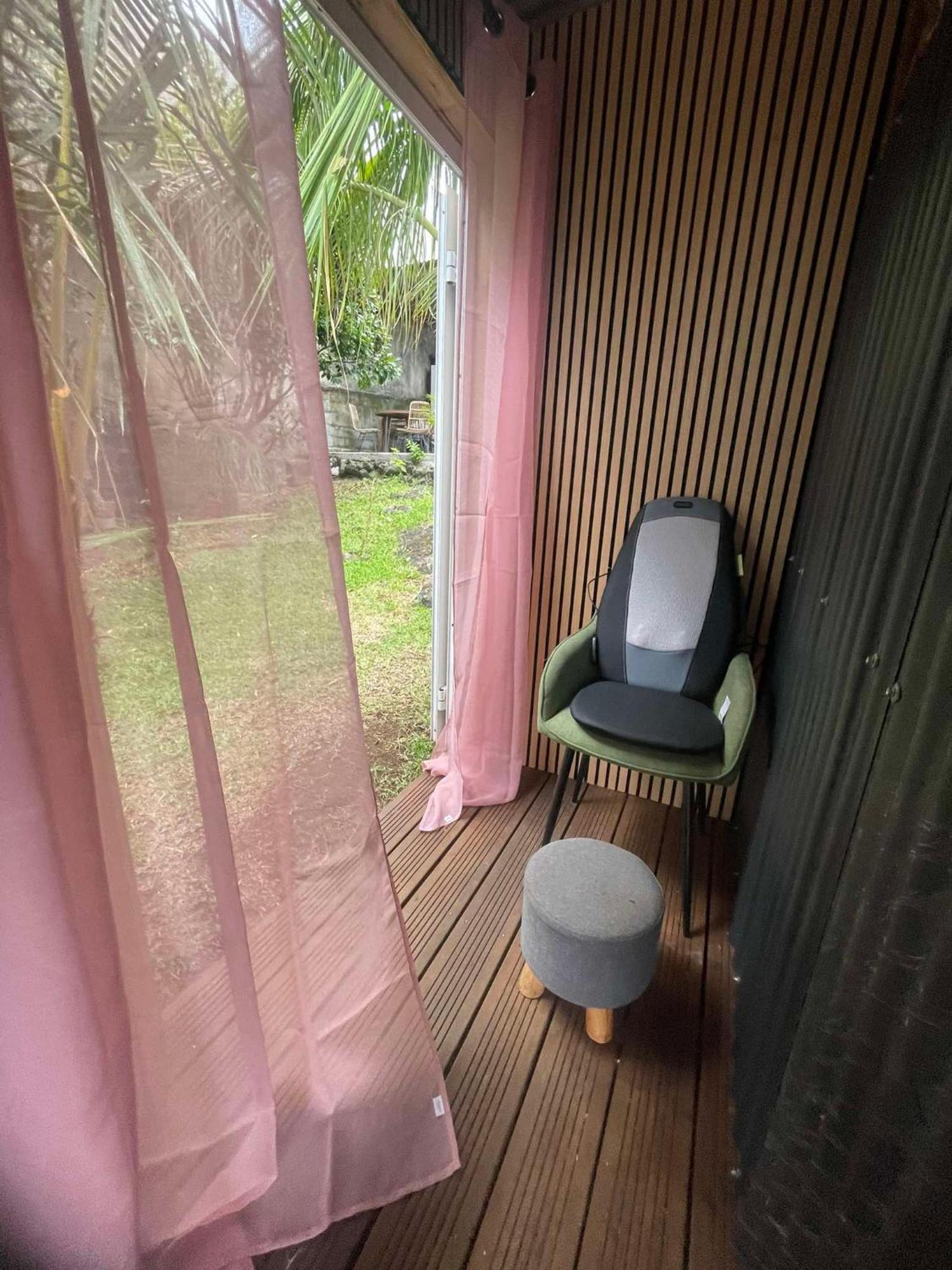 Charmant Chalet Avec Jacuzzi, L'Ile O Vert แซงต์ฟิลิป ภายนอก รูปภาพ